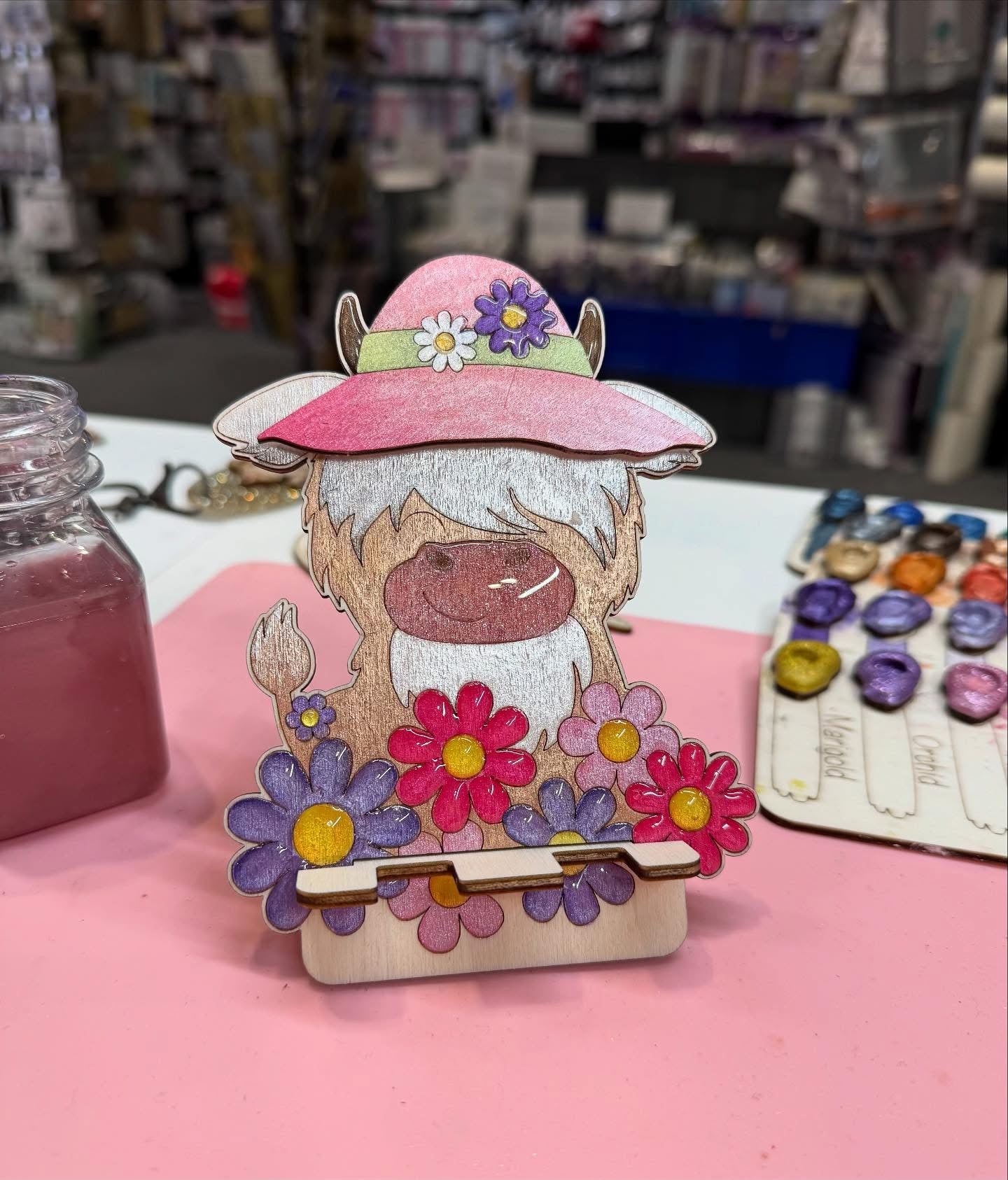 Dorothy - Highland Cooo Glaze Stand