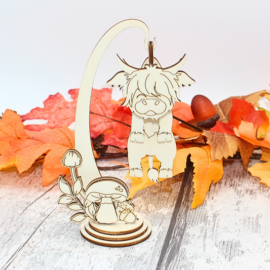 Autumn Wiggly Highland Cow Hanger